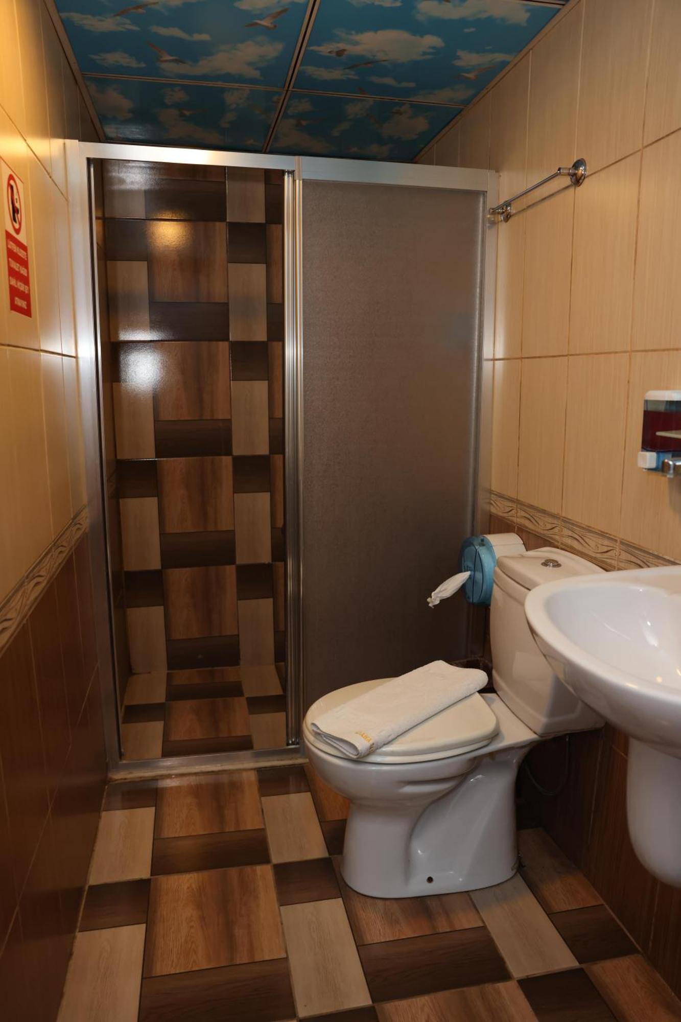 Adana Saray Hotel Bagian luar foto